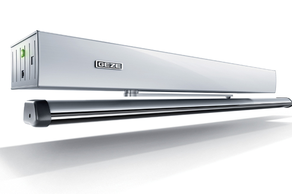 Powerturn : système Geze pour des vantaux jusqu'à 930 mm de largeur et 600 kg. ©Geze