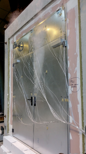 Essai EI porte battante deux vantaux avec imposte signée Portafeu. ©Portafeu