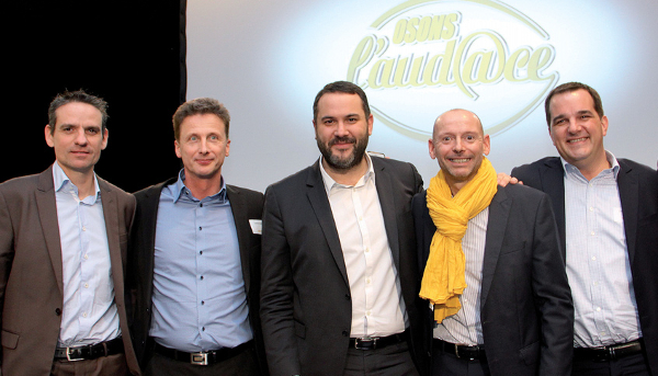 (de g. à dr.) Bertrand Nivard, anc. leader de la Patrouille de France, Laurent Fabre, Directeur marché bâtiment neuf et tertiaire Somfy France, Bruce Toussaint, Journaliste d'i>Télé, Patrice Ponte, Directeur commercial marchés professionnels Somfy France et Ludovic Simion, Directeur marketing & communication, Somfy France ©Somfy