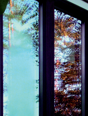 Verre spécialement développé pour éviter l'apparition de condensation sur les vitrages à haute performance d'isolation thermique - Anti Condensation Glass - Pilkington ©Pilkington / NSG Group