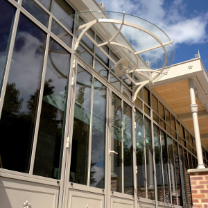 CalorGlass, la première solution industrielle de vitrage chauffant mis au point par Riou Glass, un véritable confort additionnel ©Riou Glass