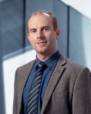 Nicolas Ptak, Chargé de marketing et communication Roto Frank, pointe les atouts de la serrure motorisée Eneo CC, compatible également avec les systèmes domotiques Somfy