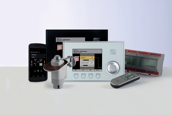 présente une nouvelle génération de systèmes de commandes smart home et des fonctionnalités étendues pour le WMS WebControl (Warema Mobile System - solution radio bidirectionnelle qui gère confortablement la protection solaire et la lumière via une application sur Smartphone, tablette ou ordinateur), le variateur de lumière WMS Dimmer et Warema Climatronic® 3.0., lequel gère tous les produits Warema et même d'autres produits domotiques ©Warena